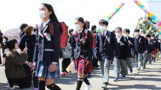 前を向き、旅立ちの時 日高市の小学校で卒業式 | 文化新聞